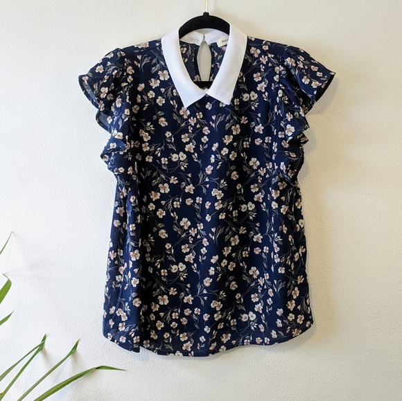 Monteau Tops - 4/$25 Monteau floral Peter Pan blouse